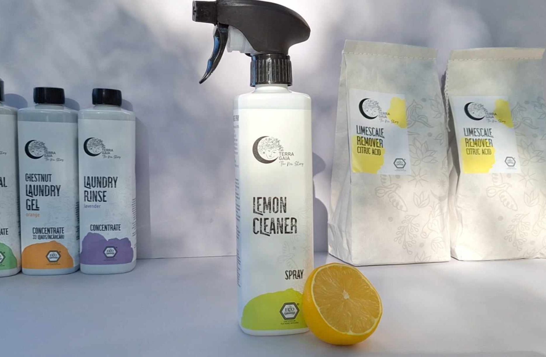 Terra Gaia Lemon Gel Cleaner Concentrate Keep your bathroom sparkling clean with theTerra Gaia Lemon Gel Cleaner Concentrate. Formulated with natural ingredients like citric acid and organic lemon essential oil, this eco-friendly cleaner removes limescale, whitens surfaces, and leaves a refreshing citrus scent.